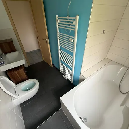 Monteurwohnung Bei Koeln, Wlan, Parkplatz, Kueche, Handtuecher Lejlighed